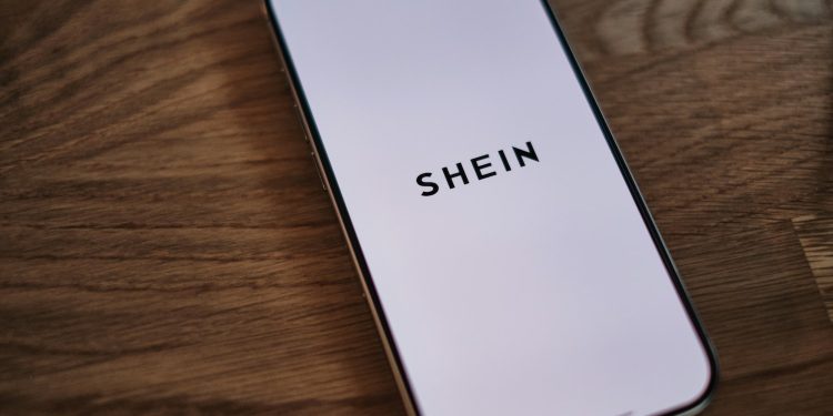 Shein, nel 2024 gli utili crollano del 40% a un miliardo di dollari