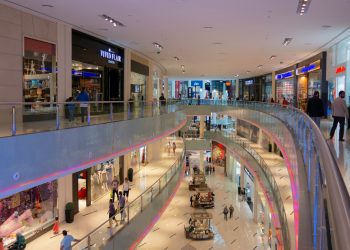 Centri commerciali stabili nel 2024 (+0,7%). Abbigliamento a +1,3%