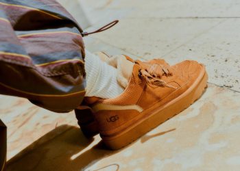 Hoka e Ugg trainano il Q3 di Deckers Brands (+17%). Full year sotto le stime