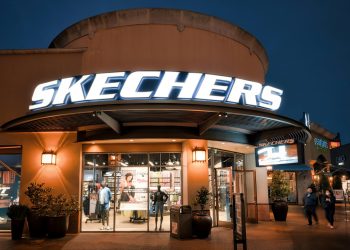 Skechers chiude un altro full year “record” con ricavi per 8,97 miliardi $ (+12,1%)