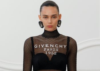 Sarah Burton svela il suo Givenchy ‘everything everywhere all at once’
