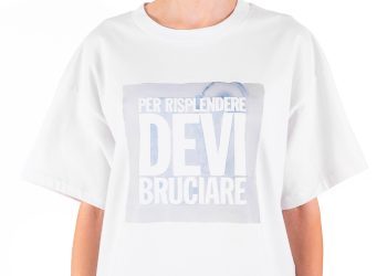 Msgm omaggia il poeta John Giorno con una t-shirt in edizione limitata
