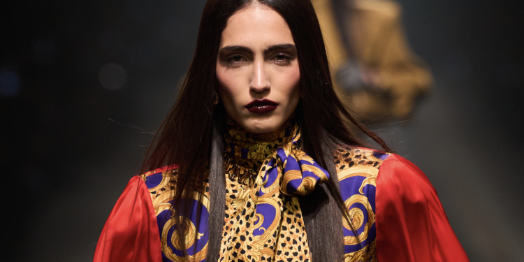 Prada, spunta una data: l’esclusiva su Versace scade il 10 aprile