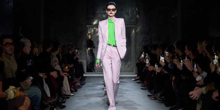 Buona la prima. Applausi per le nuove direzioni creative da Tom Ford e Dries Van Noten
