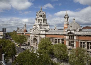 Rebranding al Victoria&Albert. La sezione moda si chiamerà ‘The Burberry Gallery’