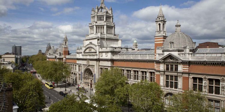 Rebranding al Victoria&Albert. La sezione moda si chiamerà ‘The Burberry Gallery’