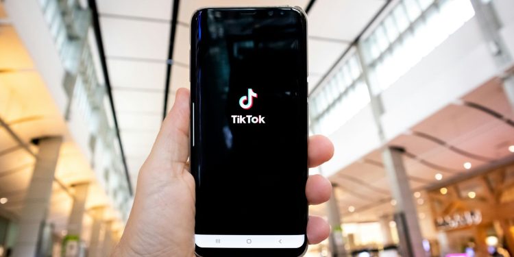 TikTok shop arriva in Italia. Debutto previsto per lunedì