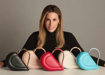 Mary Katrantzou presenta a Parigi le nuove borse disegnate per Bulgari
