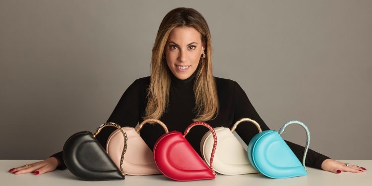 Mary Katrantzou presenta a Parigi le nuove borse disegnate per Bulgari