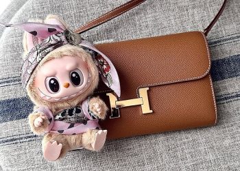 A Milano scatta la ‘Labubu-mania’. Visti su TikTok e agganciati alle borse di Hermès
