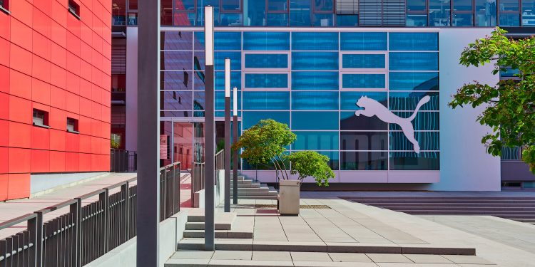 Crollo in Borsa per Puma (-23%): pesano le previsioni deboli sul 2025