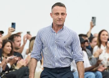 Revolve licenzia Alexandre Vauthier dalla sua maison. Ma lo stilista fa causa