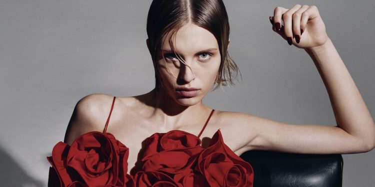 H&M scopre la femminilità floreale della designer Magda Butrym