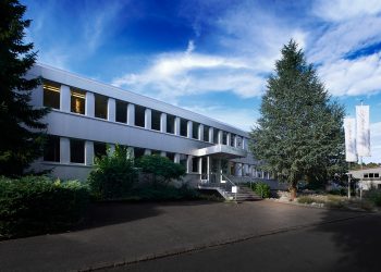 Rocca fa squadra con H. Moser & Cie. per il debutto nel mercato coreano