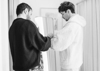 Charles Leclerc firma con Ferrari una capsule collection tra lusso e sport