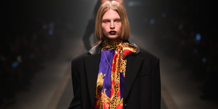 Prada-Versace, accordo atteso entro la settimana. L’offerta scende a 1 mld