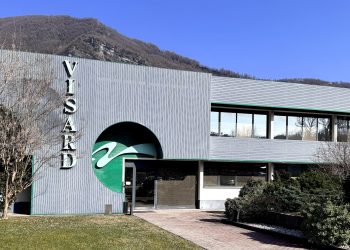 Kering Eyewear acquisisce Visard e diventa azionista di Mistral