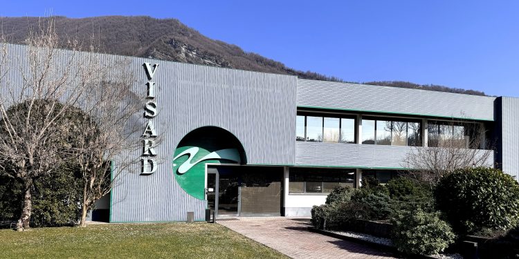 Kering Eyewear acquisisce Visard e diventa azionista di Mistral