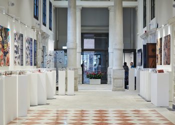 La storia dell’eyewear italiano approda in Laguna: mostra a Palazzo Flangini
