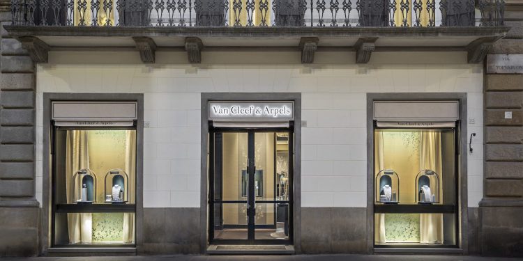 Van Cleef & Arpels approda a Firenze. Allo studio nuove aperture
