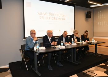 Confindustria Moda firma il nuovo Ccnl nazionale. Istituito l’Ente bilaterale