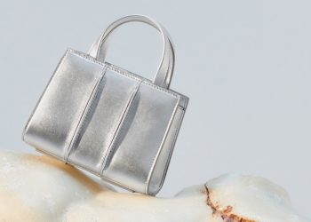 Max Mara celebra il design architettonico della ‘Whitney Bag’
