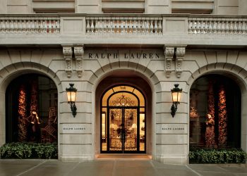 Ralph Lauren batte le attese: i ricavi crescono del 7% a 7,1 mld $. Ma c’è cautela per quest’anno