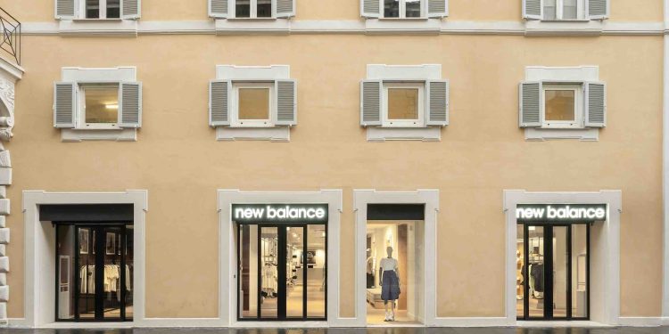 New Balance inaugura un flagship nel cuore di Roma