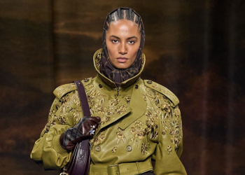 Burberry, nel 2025 le vendite calano del 17% ma il titolo sale in Borsa. In vista il taglio del 20% dei dipendenti