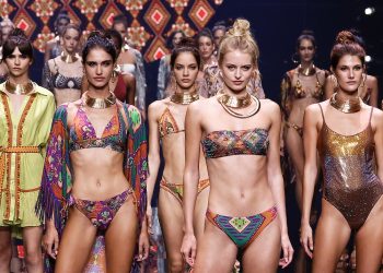 White si allea con le passerelle beachwear di Gran Canaria Swim Week