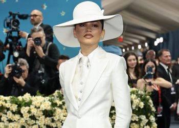 Eccessi (finalmente) in stand-by: il tailoring riporta l’eleganza al Met Gala