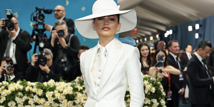 Eccessi (finalmente) in stand-by: il tailoring riporta l’eleganza al Met Gala