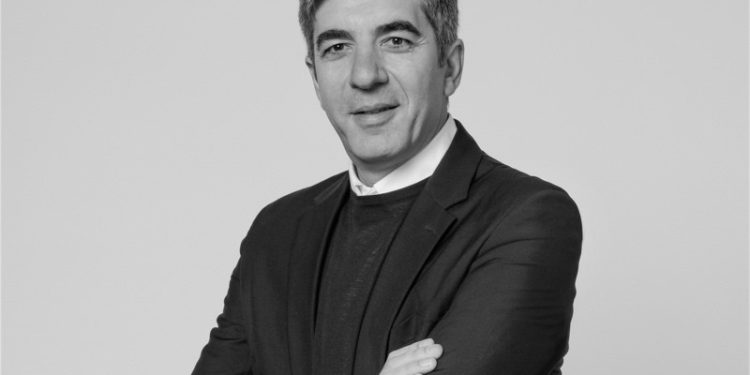 Prada rimescola le carte: esce il CEO D’Attis. Per gli analisti “serve un cambiamento”