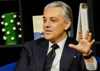 Nuovi rumors sulla guida di Kering: pronto l’ex CEO di Renault Luca De Meo