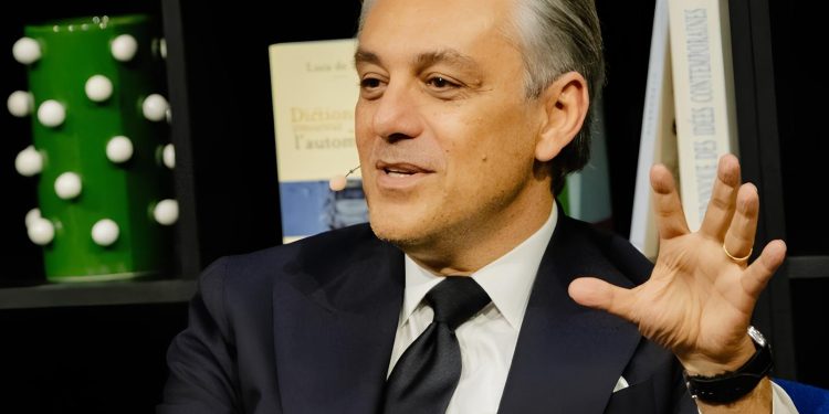 Nuovi rumors sulla guida di Kering: pronto l’ex CEO di Renault Luca De Meo