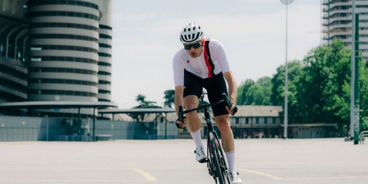 AC Milan e Castelli pedalano insieme: nasce la prima collezione cycling rossonera