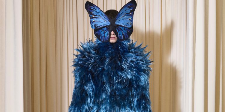 Debutti, addii, e molti assenti: Parigi si prepara alla prossima settimana di alta moda