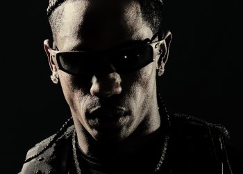 Essilux continua con il rap: chiama Travis Scott come chief visionary di Oakley