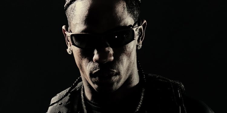 Essilux continua con il rap: chiama Travis Scott come chief visionary di Oakley