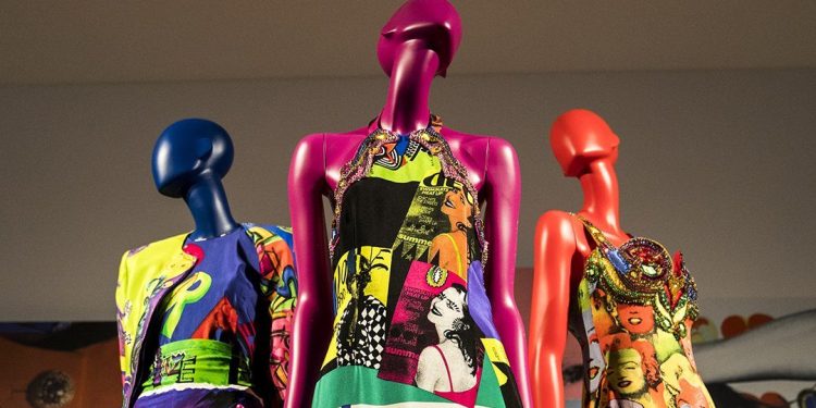 Londra celebra Gianni Versace con una maxi mostra da oltre 450 pezzi