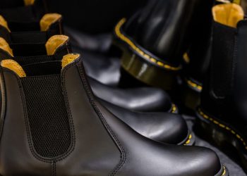 Nel fy Dr. Martens rallenta (-10%), ma attende la ripresa nel 2026