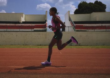 Nike, nel 2025 ricavi in calo del 10%. “In linea con le stime, ma risaliremo”