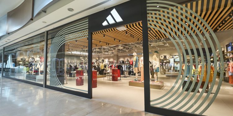 rino petino retail alza il ritmo: tris di opening con Mango, Adidas e Carpisa