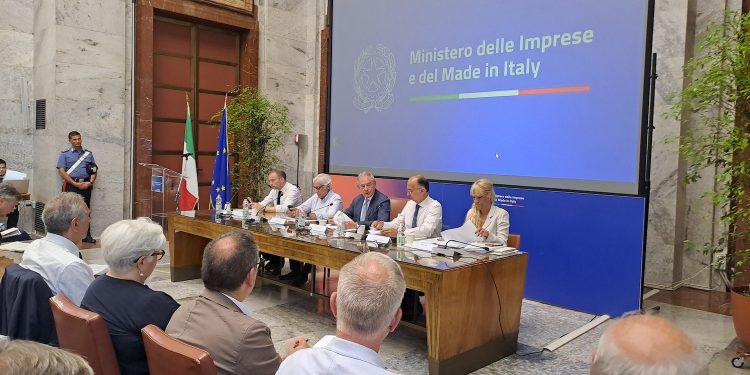 Tavolo della Moda, in cima all’agenda una norma per la legalità della filiera