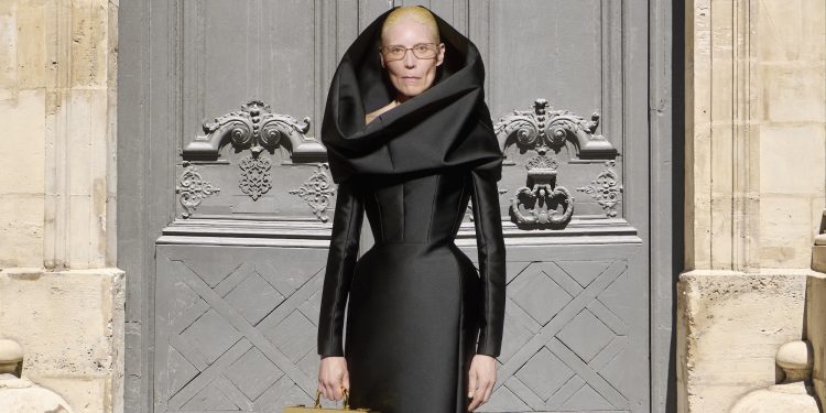 Ultimo ballo a Parigi: Demna chiude il suo decennio da Balenciaga