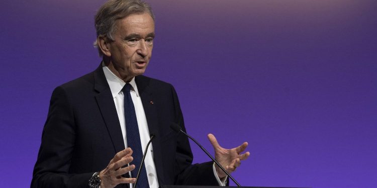 Primo semestre Lvmh, l’utile scende a 5,7 miliardi di euro (-22%). Ricavi a -4%