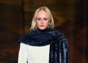 Burberry alla prova del rilancio. Nel Q1 vendite in calo ma oltre le attese