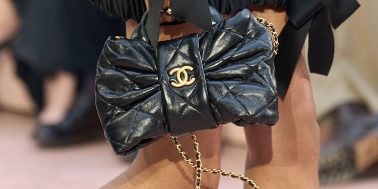 Chanel continua lo shopping di filiera: si compra il 20% di Nuova Impala