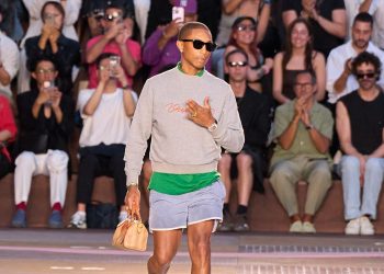 Pharrell Williams riceve il riconoscimento di Cavaliere della Légion d’honneur