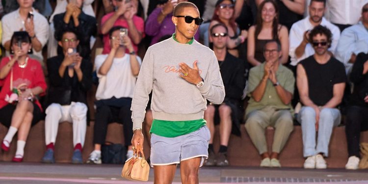 Pharrell Williams riceve il riconoscimento di Cavaliere della Légion d’honneur
